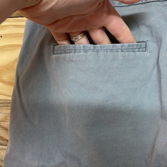 Loft size 8 Light Gray Color Mid-rise 4” Inseam The Riviera Shorts with Pockets - Picture 7 of 11